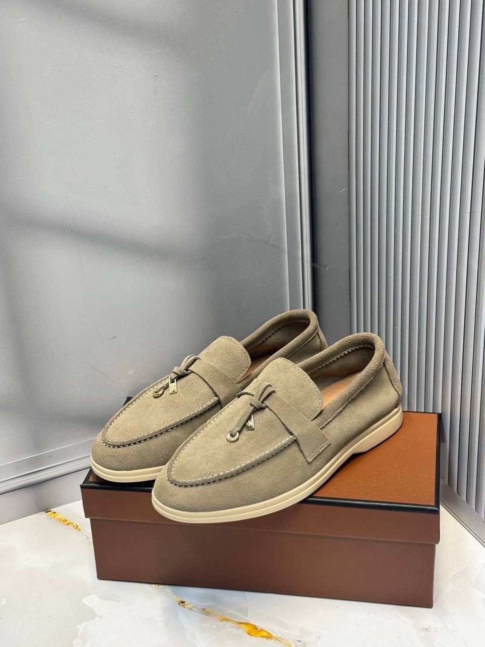 лоферы из натуральной замши loro piana,лоферы loro piana мужские,,лоферы loro piana,замшевые лоферы