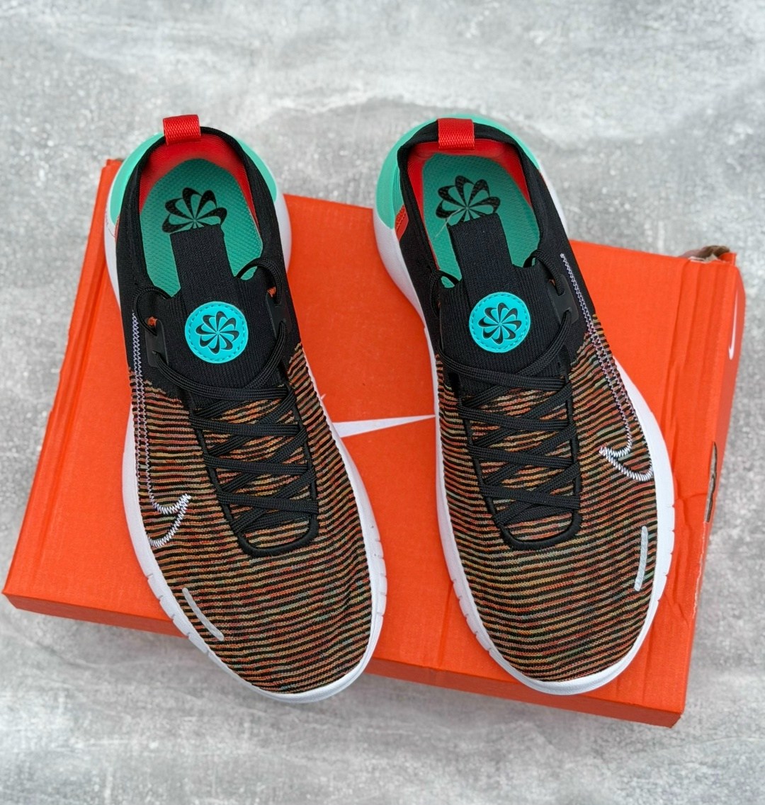 кроссовки nike,кроссовки,спортивная ,оригинальные кроссовки,российские кроссовки