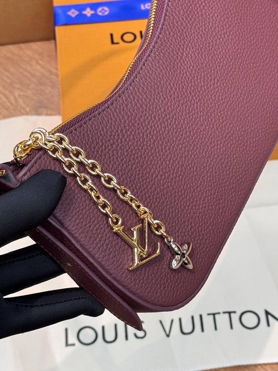 louis vuitton сумка на плечо,louis vuitton сумка,сумка женская louis vuitton,louis vuitton сумка багет,сумка через плечо louis vuitton