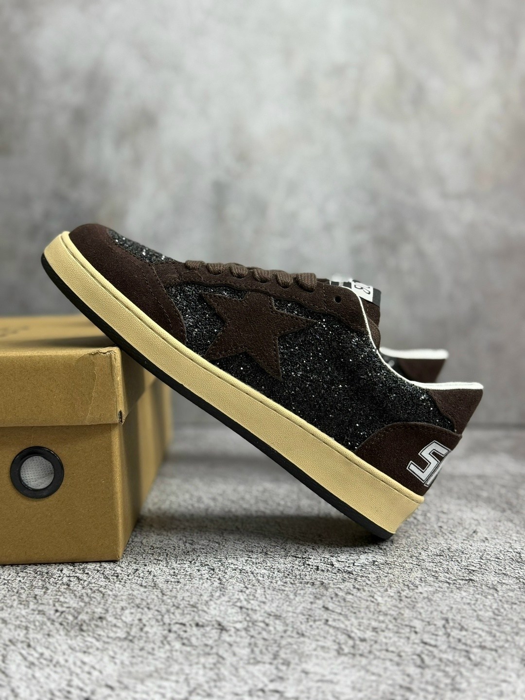 golden goose кроссовки,кроссовки golden goose ball star,коричневые кроссовки ball star golden goose anthracite silver,,кеды golden goose