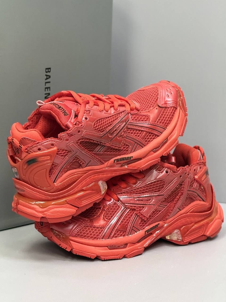 кроссовки balenciaga runner sneaker red,кроссовки balenciaga,кроссовки runner со вставками balenciaga красный,кроссовки balenciaga track 2 sneaker clear sole-red,кроссовки для бега balenciaga красный