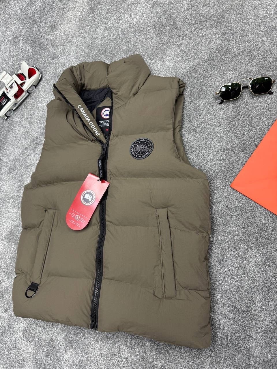жилетка moncler,жилетки,жилет мужской,жилеты,жилетка canada goose