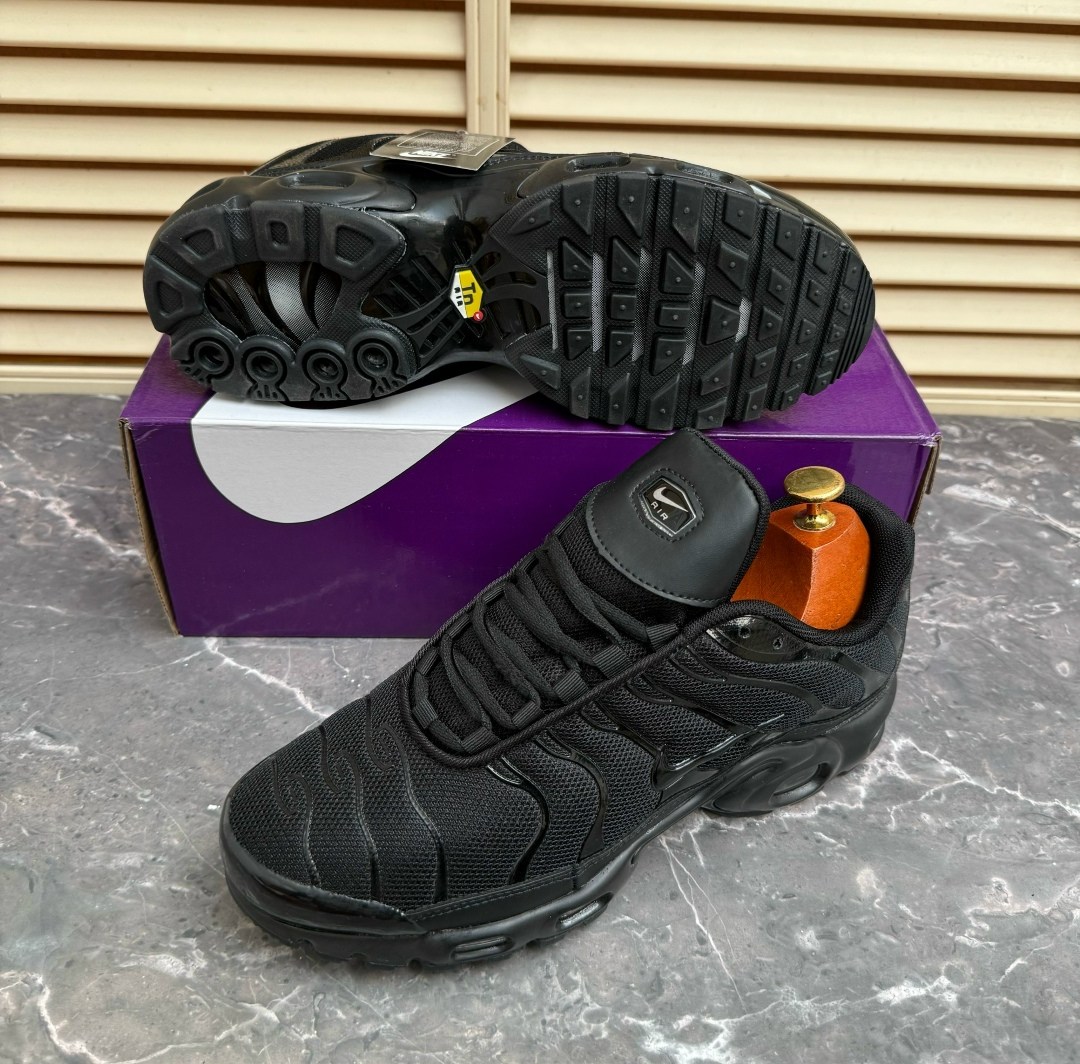 кроссовки nike air max plus tn,кроссовки унисекс,кроссовки nike air max tn plus мужские,кроссовки,кроссовки nike air max plus 3 tn triple black