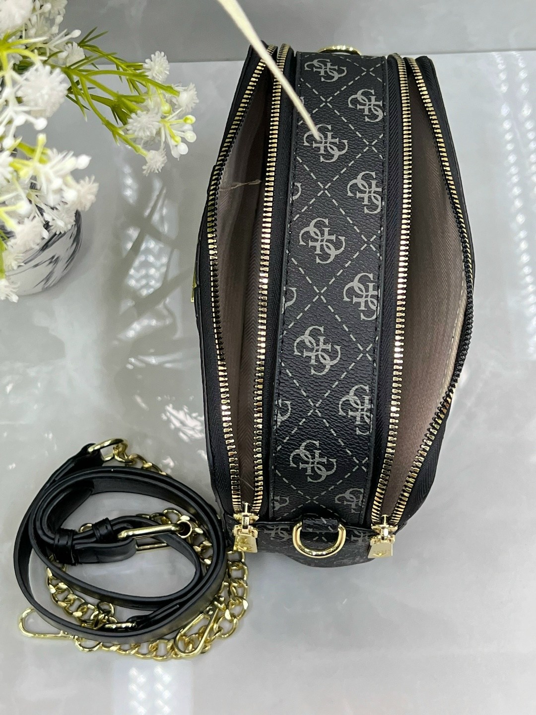 женская сумка guess,сумка на плечо кросс-боди guess,сумка guess,женская сумка через плечо guess,сумка кросс боди guess