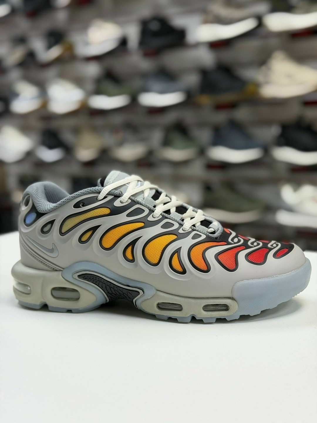 кроссовки nike air max tn plus,кроссовки nike air max plus,nike air max plus tn,мужские кроссовки nike air max tn plus,nike air max plus