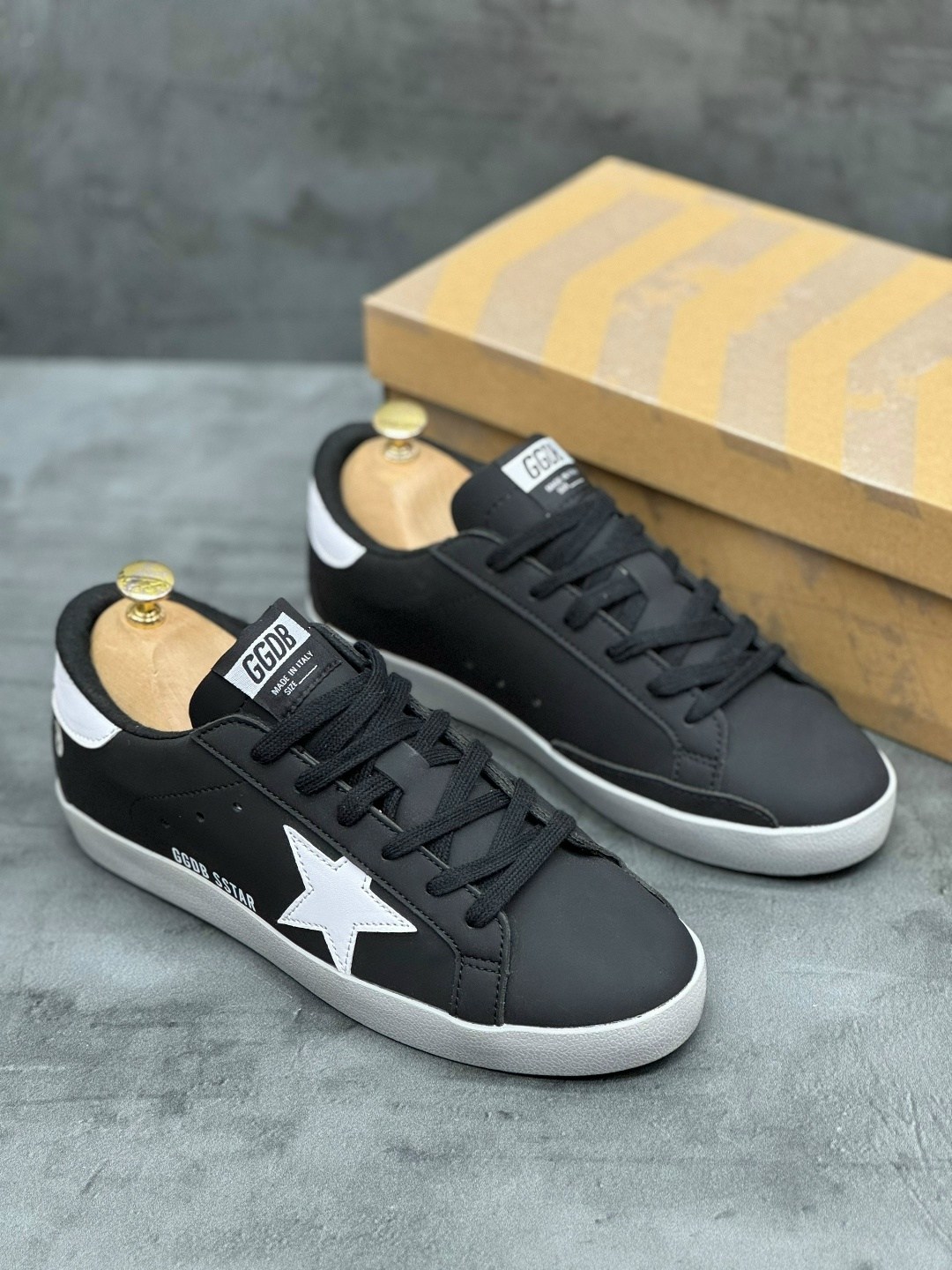 golden goose кеды hi star на платформе черный,golden goose deluxe brand черные кожаные кеды superstar с белой звездой,кеды golden goose,,кроссовки