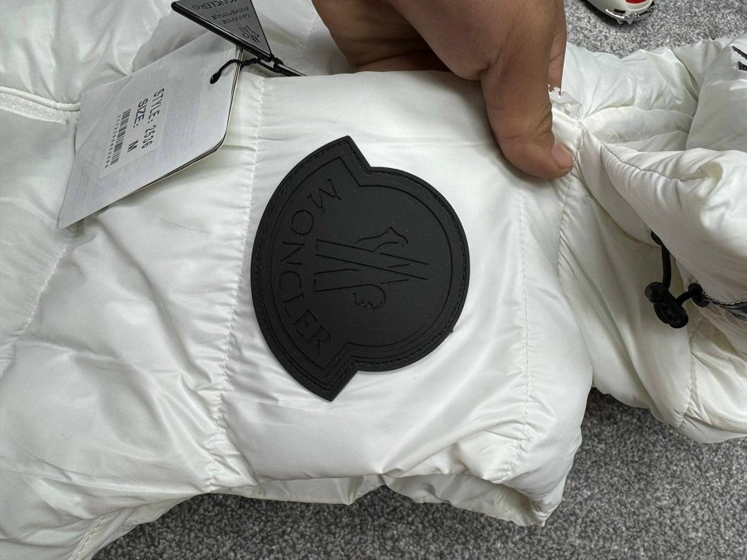 жилетка moncler,жилет moncler,жилетка монклер оригинал,монклер жилетка,жилет монклер мужской
