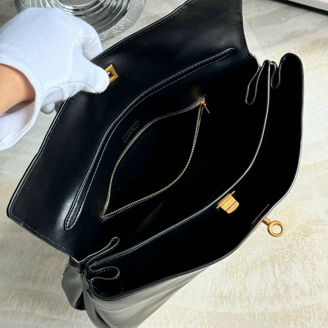 сумка balenciaga,сумка женская balenciaga,сумка в образе balenciaga rodeo кожа 35/25/10см,сумка balenciaga rodeo натуральная кожа 29/20 см,стильная кожаная сумка женская