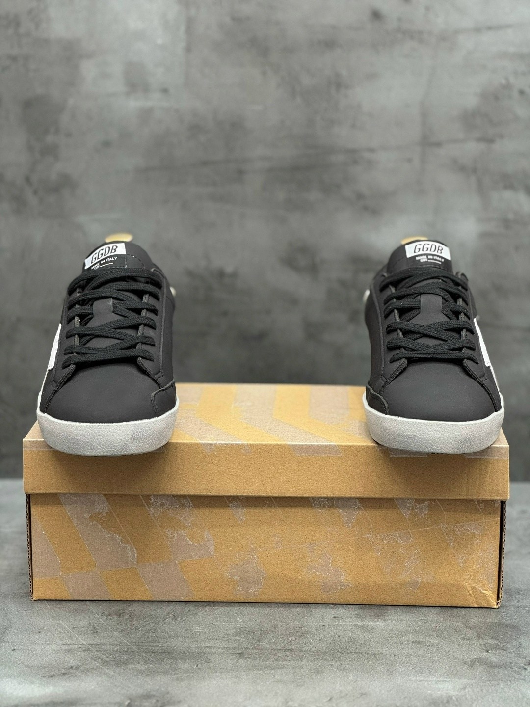 golden goose кеды hi star на платформе черный,golden goose deluxe brand черные кожаные кеды superstar с белой звездой,кеды golden goose,,кроссовки