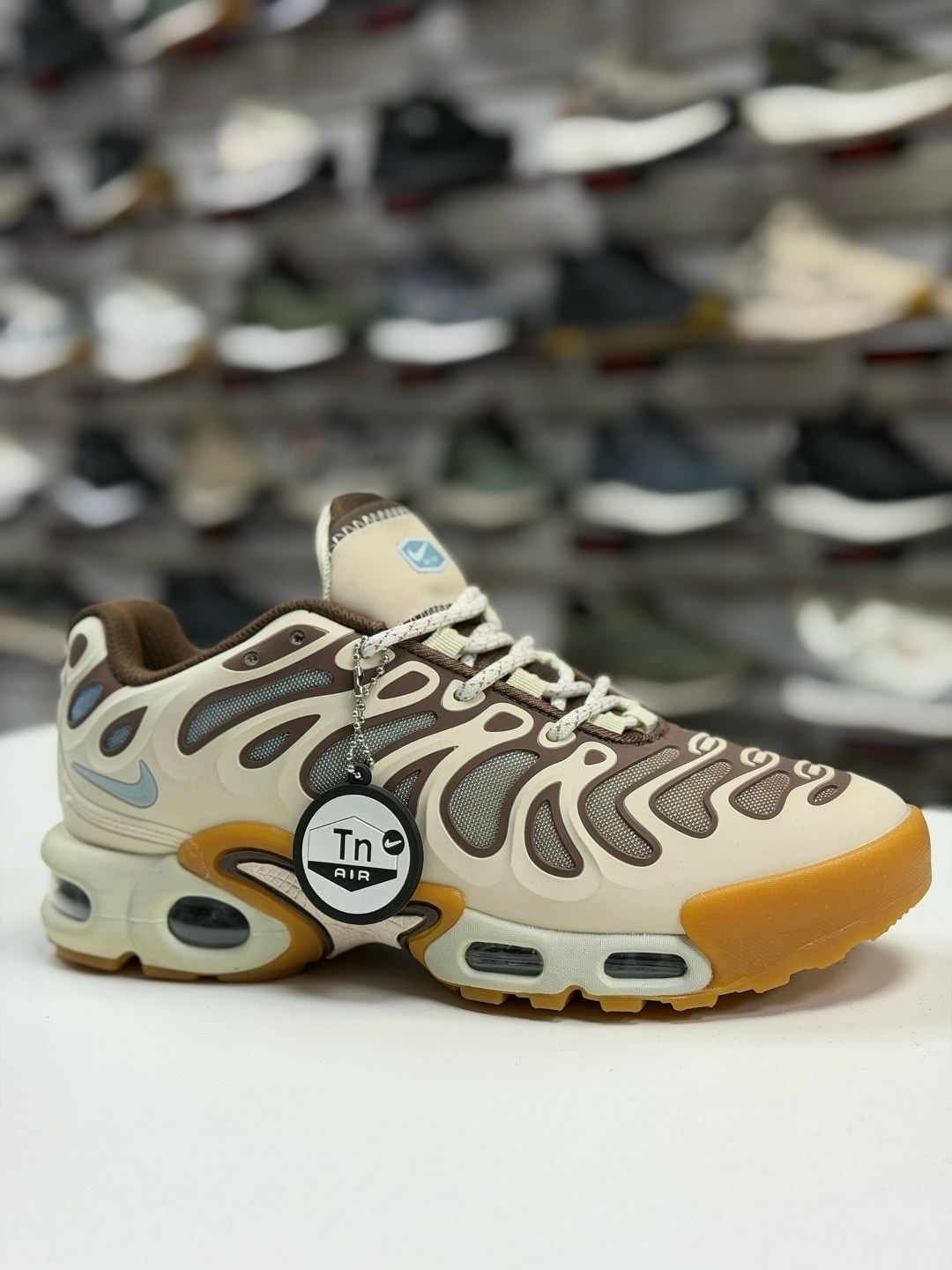 кроссовки nike air max tn plus,кроссовки nike air max plus,nike air max plus tn,мужские кроссовки nike air max tn plus,nike air max plus