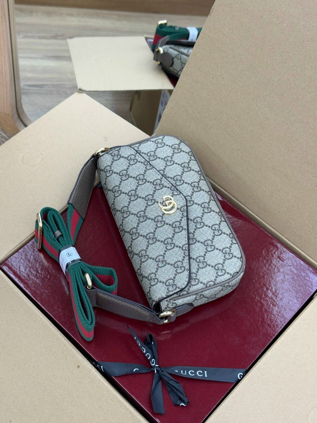 сумка gucci,gucci сумка на плечо,женская сумка-кошелек через плечо gucci,сумка гуччи,сумка гуччи оригинал