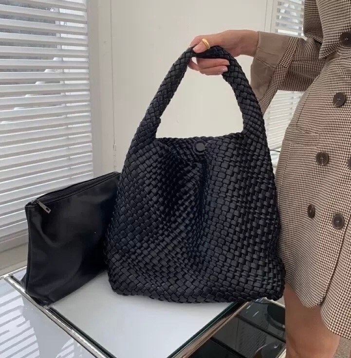 сумка плетеная,сумка плетеная хобо большая bottega veneta,сумка,сумка женская,сумка модная