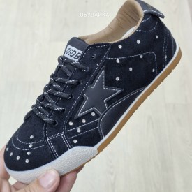 Кроссовки