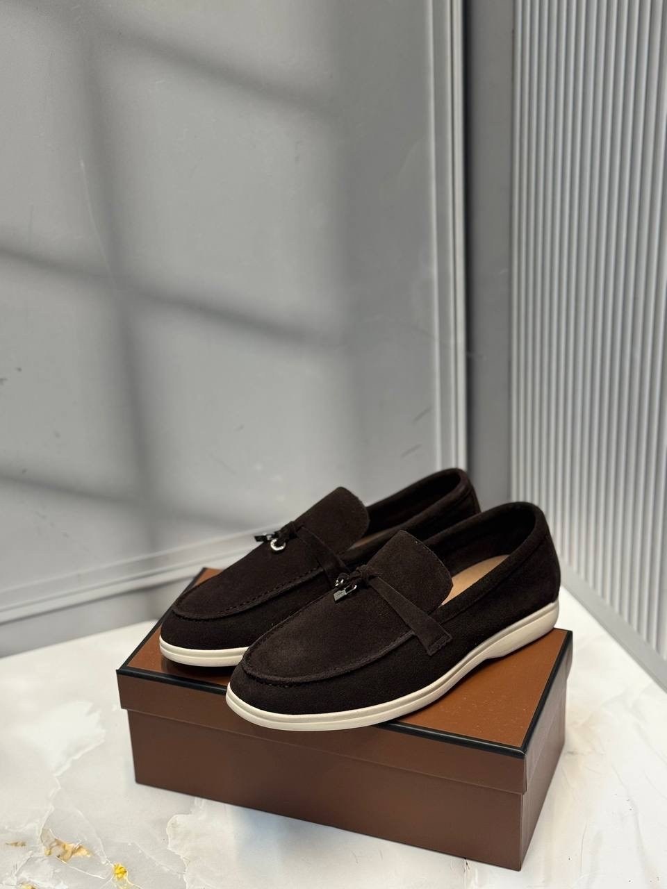 loro piana коричневые замшевые лоферы,замшевые лоферы,,лоферы loro piana,мокасины замшевые