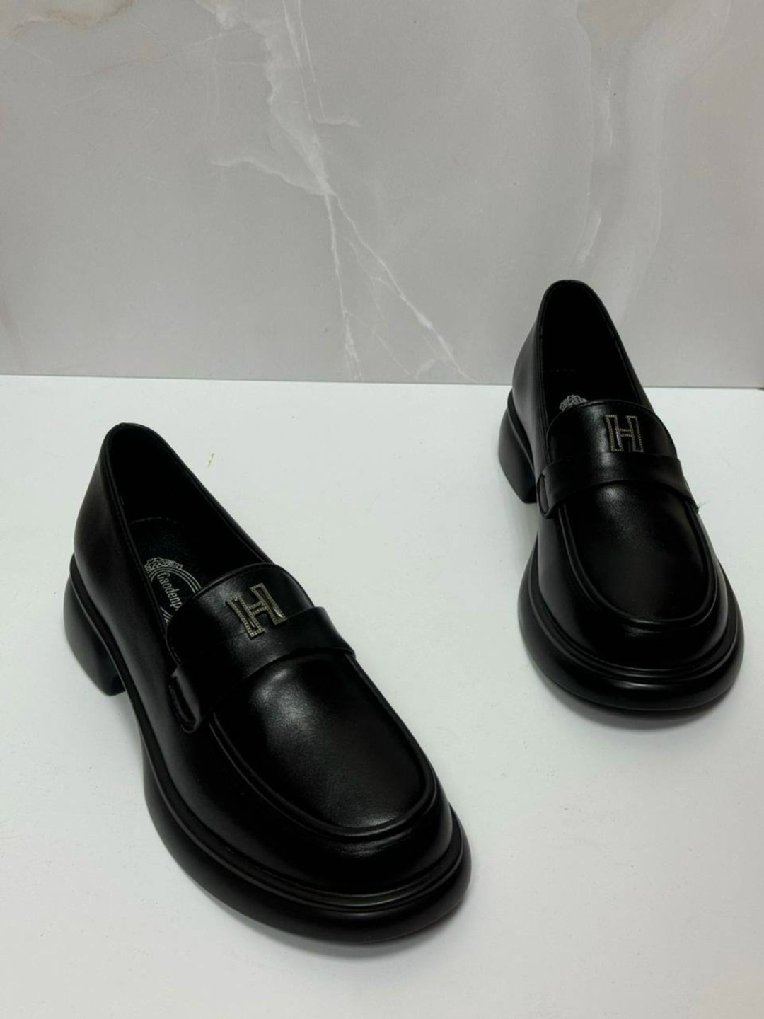 ,кожаные лоферы prada,лоферы prada,лоферы prada женские,лоферы кожаные