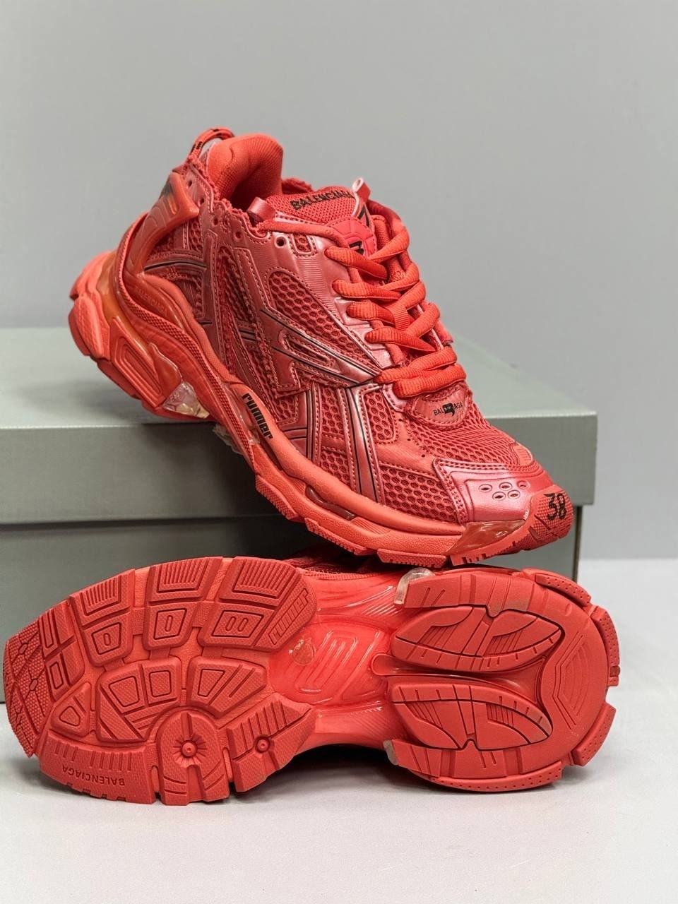 кроссовки balenciaga runner sneaker red,кроссовки balenciaga,кроссовки runner со вставками balenciaga красный,кроссовки balenciaga track 2 sneaker clear sole-red,кроссовки для бега balenciaga красный