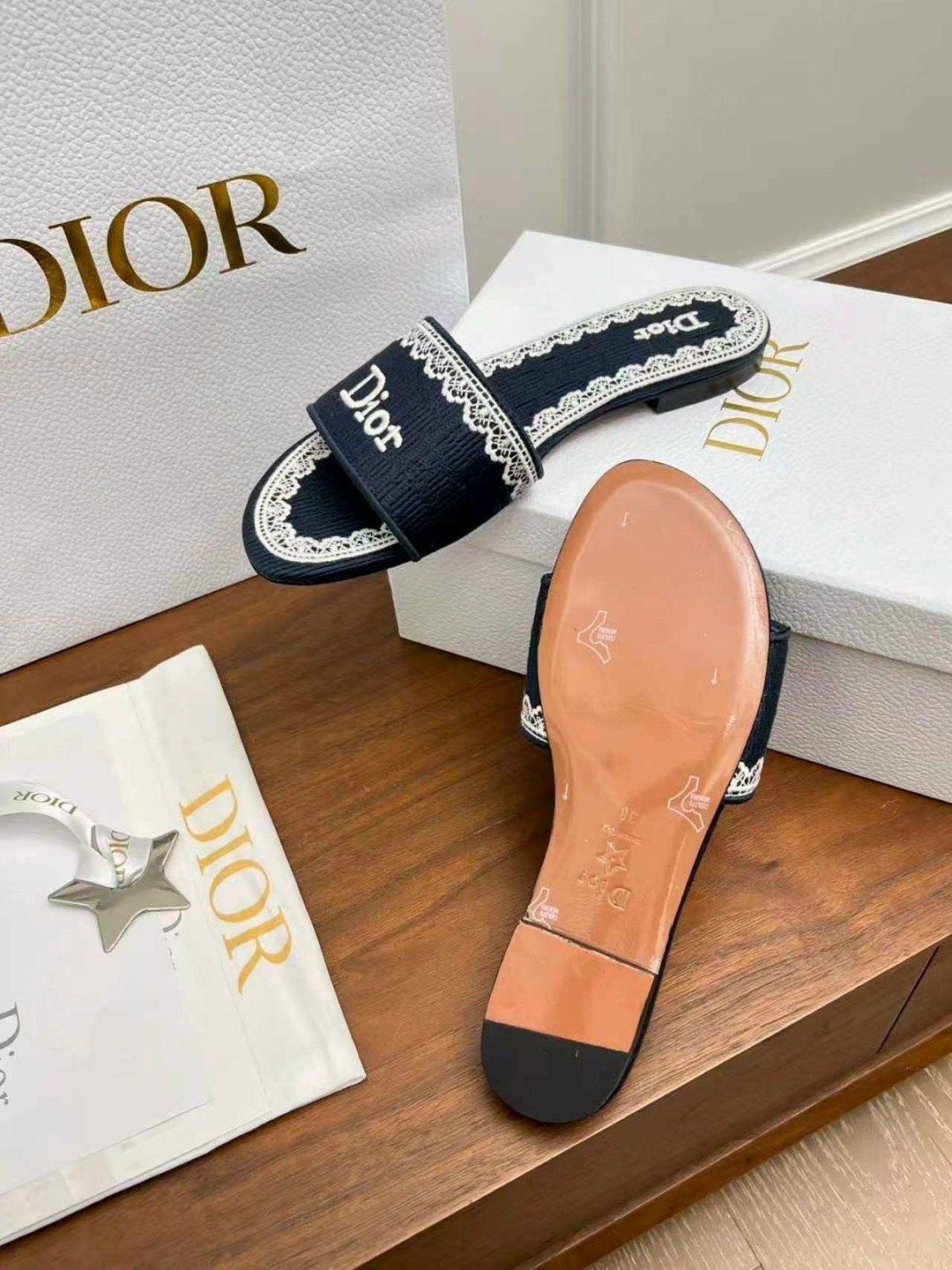 шлепанцы christian dior,dway шлепанцы dior,шлепки диор,шлепанцы женские,
