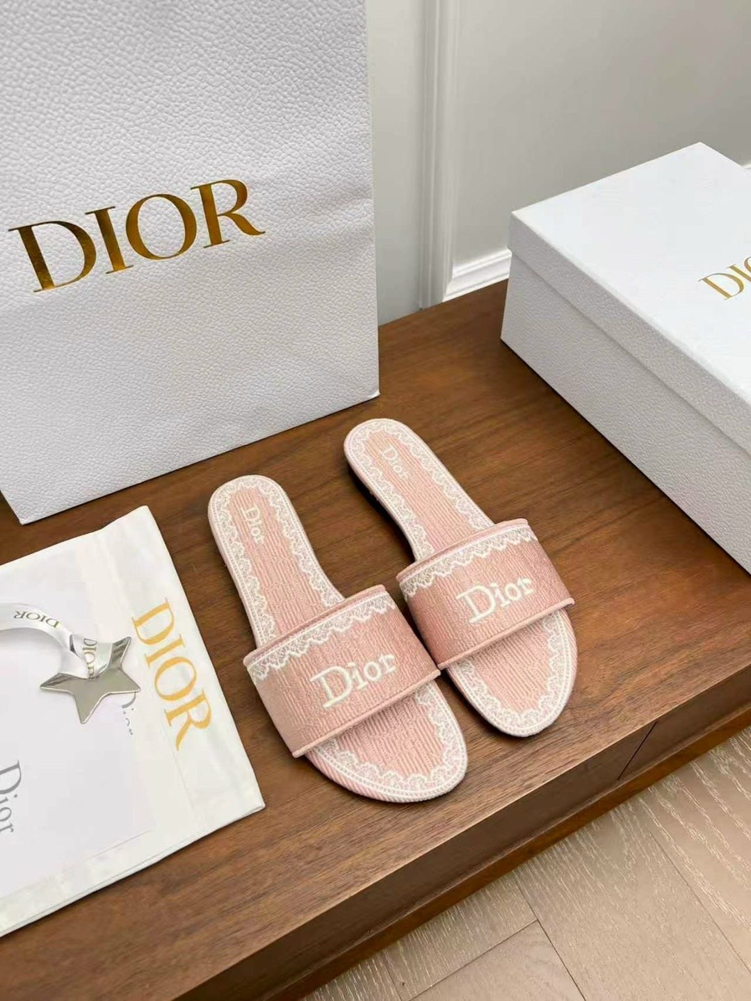шлепанцы christian dior,dway шлепанцы dior,шлепки диор,шлепанцы женские,