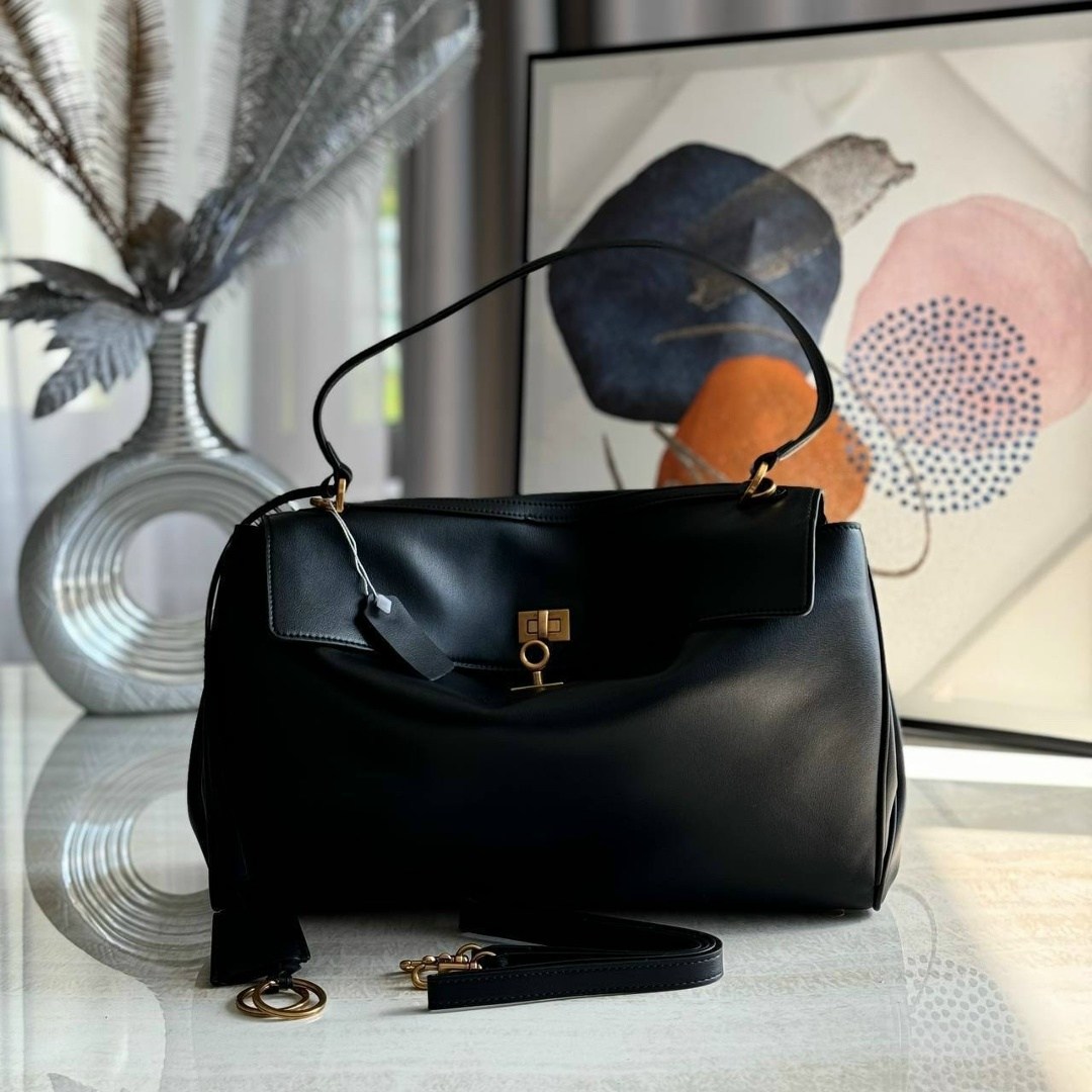сумка balenciaga,сумка женская balenciaga,сумка в образе balenciaga rodeo кожа 35/25/10см,сумка balenciaga rodeo натуральная кожа 29/20 см,стильная кожаная сумка женская