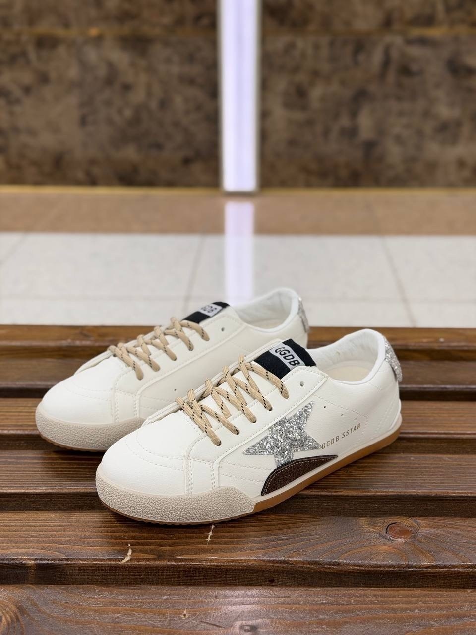 ,golden goose кеды super-star с блестками белый,golden goose super star,кеды golden goose,кроссовки golden goose