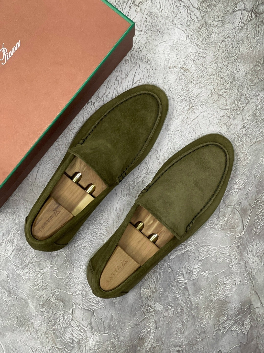 замшевые лоферы summer walk loro piana серый,лоферы мужские замшевые с белой подошвой,замшевые лоферы,мужские замшевые лоферы,loro piana лоферы