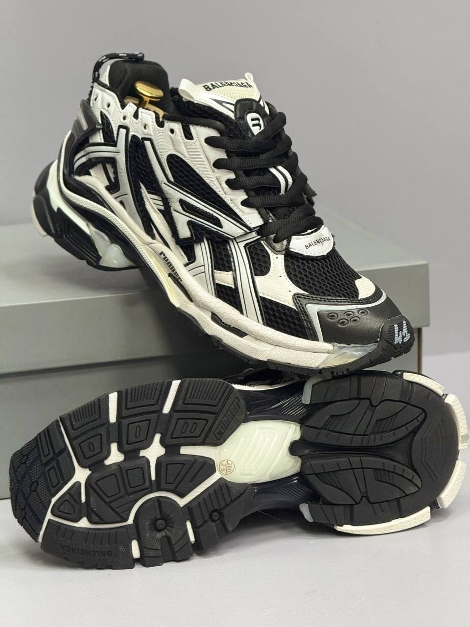 баленсиага раннер кроссовки,мужские кроссовки balenciaga runner черный белый,кроссовки balenciaga runner sneaker black white,кроссовки balenciaga runner,кроссовки balenciaga