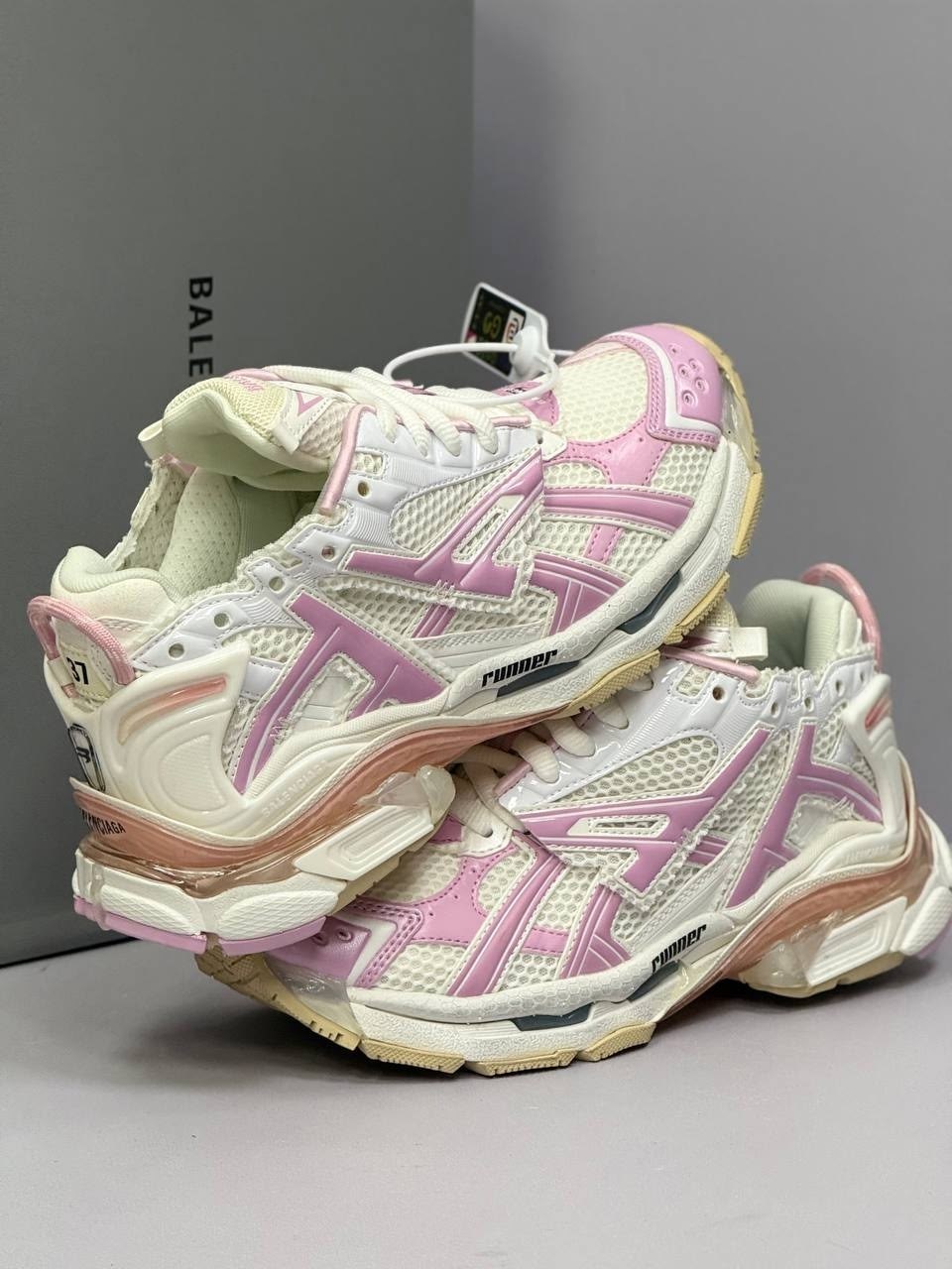 кроссовки balenciaga runner,кроссовки balenciaga,женские кроссовки balenciaga,кроссовки баленсиага runner,кроссовки balenciaga wmns runner sneaker white