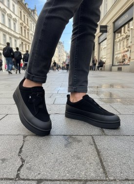 Кроссовки