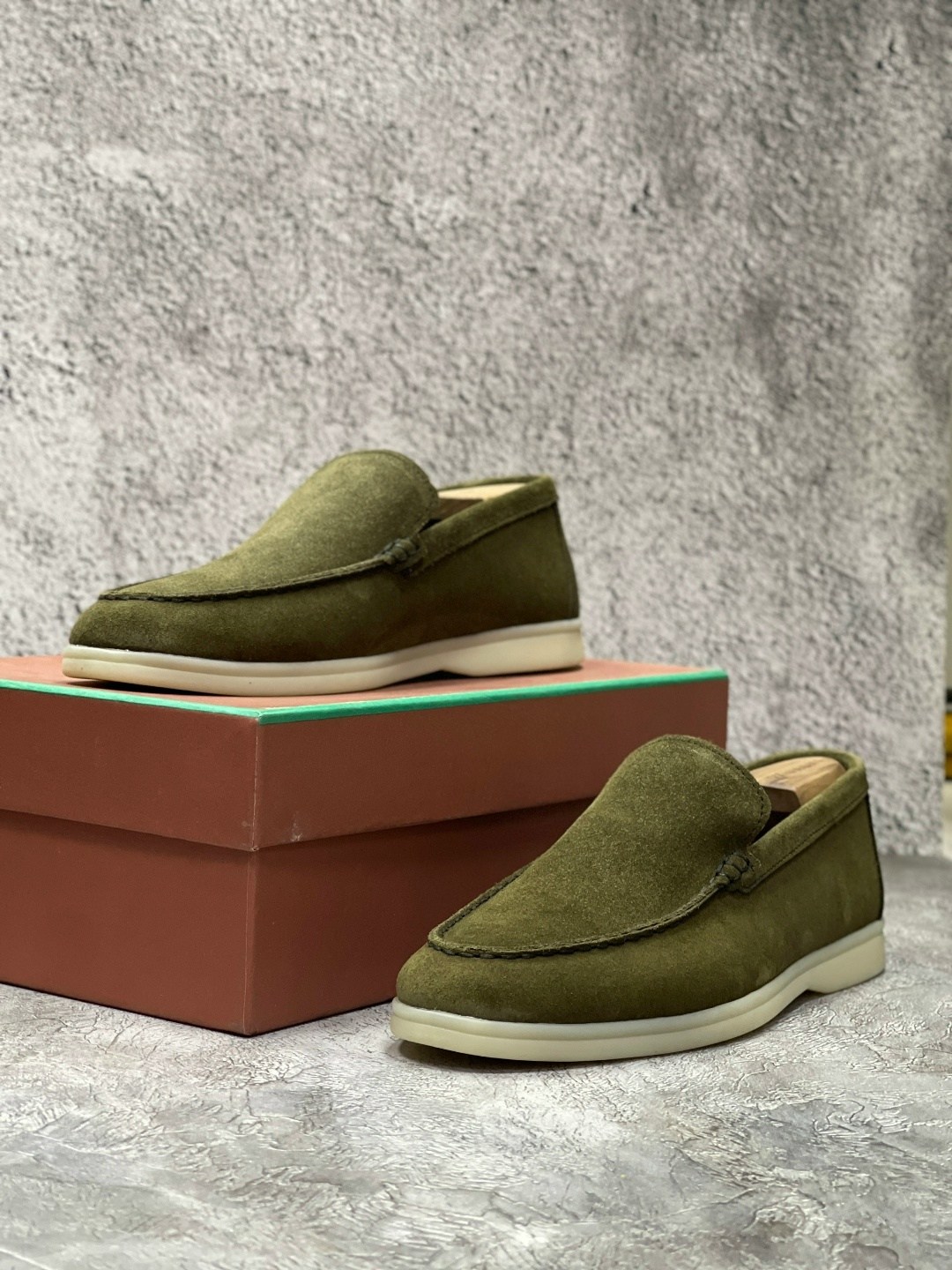 замшевые лоферы summer walk loro piana серый,лоферы мужские замшевые с белой подошвой,замшевые лоферы,мужские замшевые лоферы,loro piana лоферы