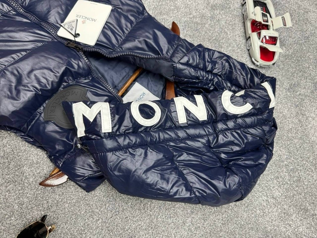 жилетка moncler,жилет moncler,жилетка монклер оригинал,монклер жилетка,жилет монклер мужской