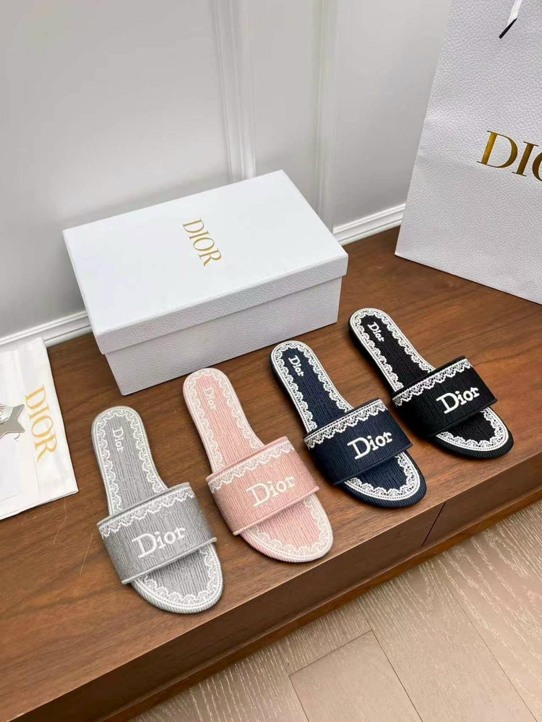 шлепанцы christian dior,dway шлепанцы dior,шлепки диор,шлепанцы женские,