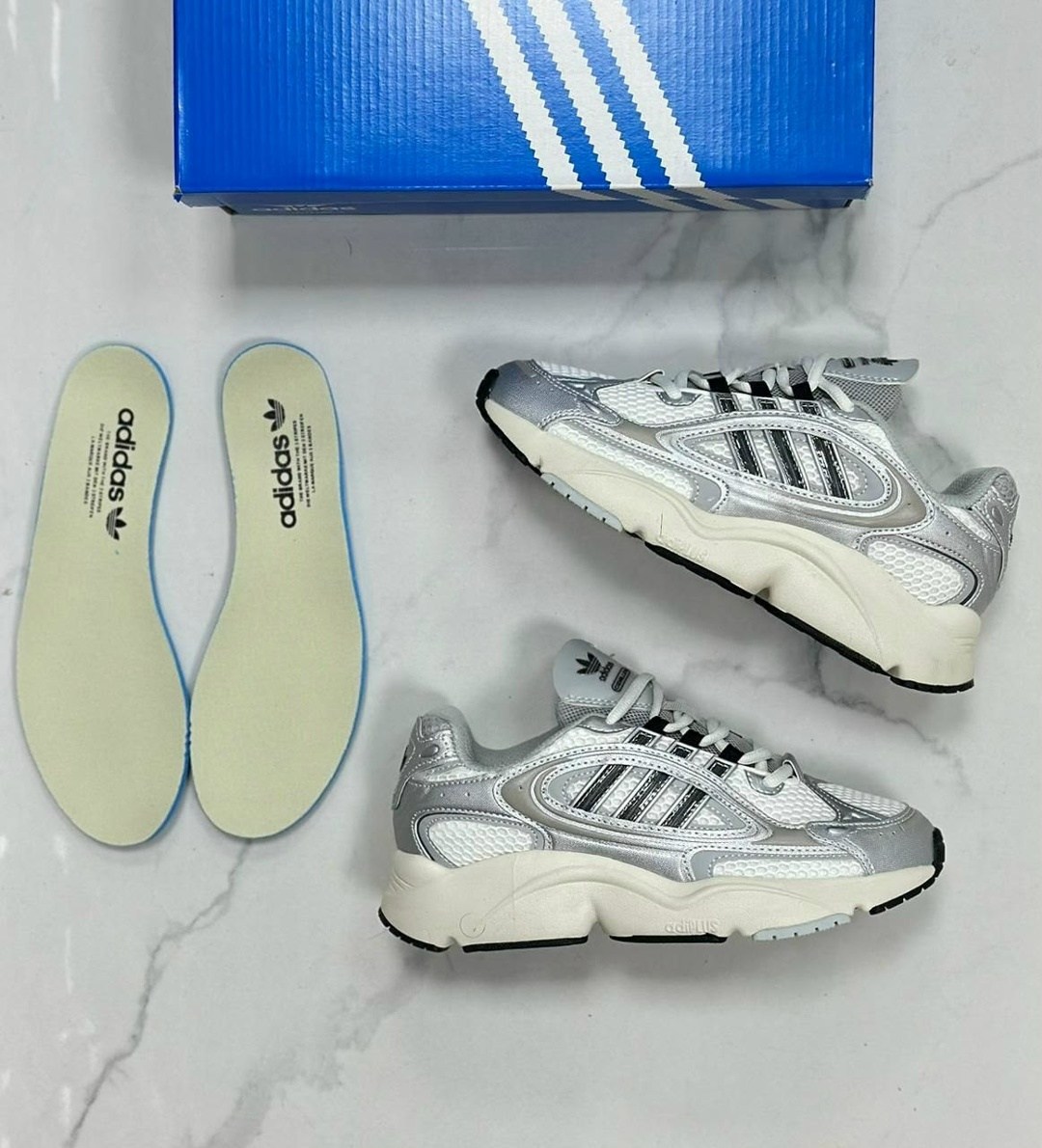 кроссовки adidas,кроссовки adidas original,кроссовки мужские adidas,кроссовки,adidas originals ozweego lifestyle  для женщин white/pure silver