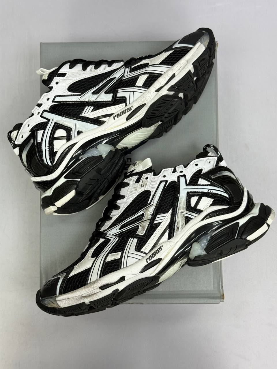 баленсиага раннер кроссовки,мужские кроссовки balenciaga runner черный белый,кроссовки balenciaga runner sneaker black white,кроссовки balenciaga runner,кроссовки balenciaga