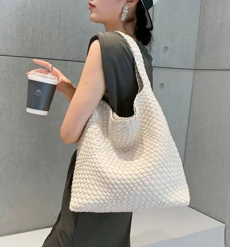 сумка плетеная,сумка плетеная хобо большая bottega veneta,сумка,сумка женская,сумка модная