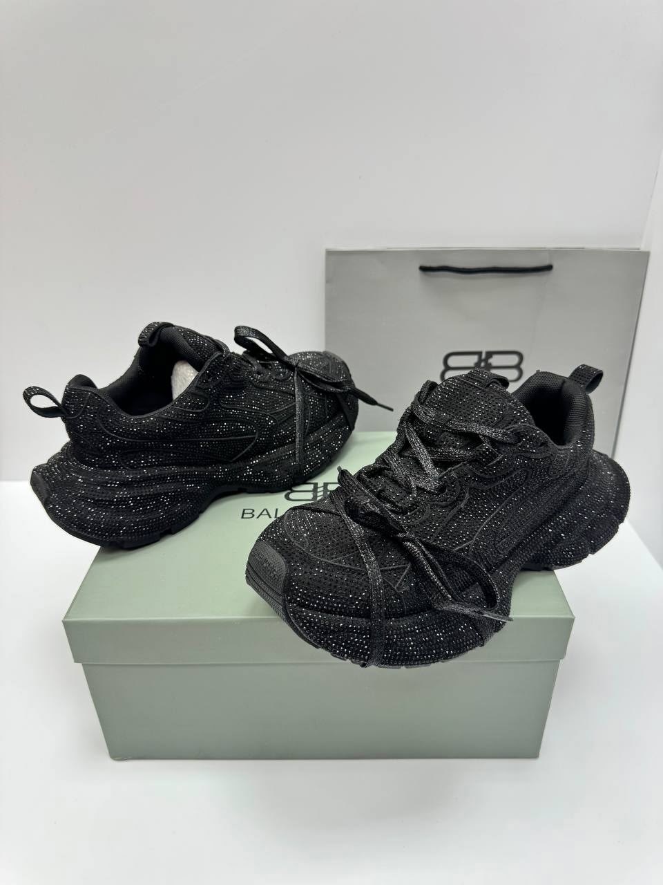 кроссовки balenciaga женские,женские кроссовки демисезонные со стразами,кроссовки balenciaga черные женские блестящие,кроссовки balenciaga,кроссовки женские