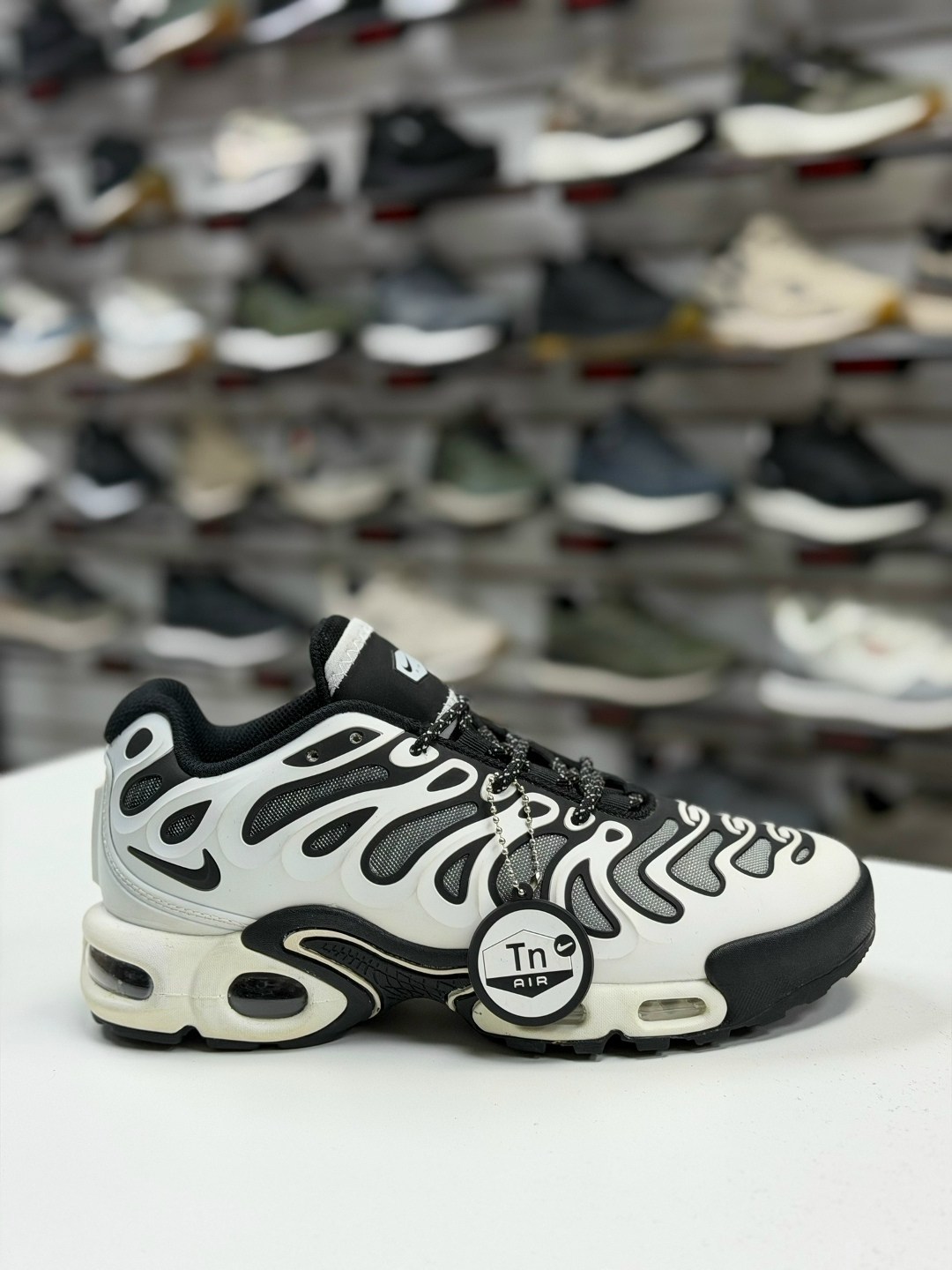 кроссовки nike air max tn plus,кроссовки nike air max plus,nike air max plus tn,мужские кроссовки nike air max tn plus,nike air max plus