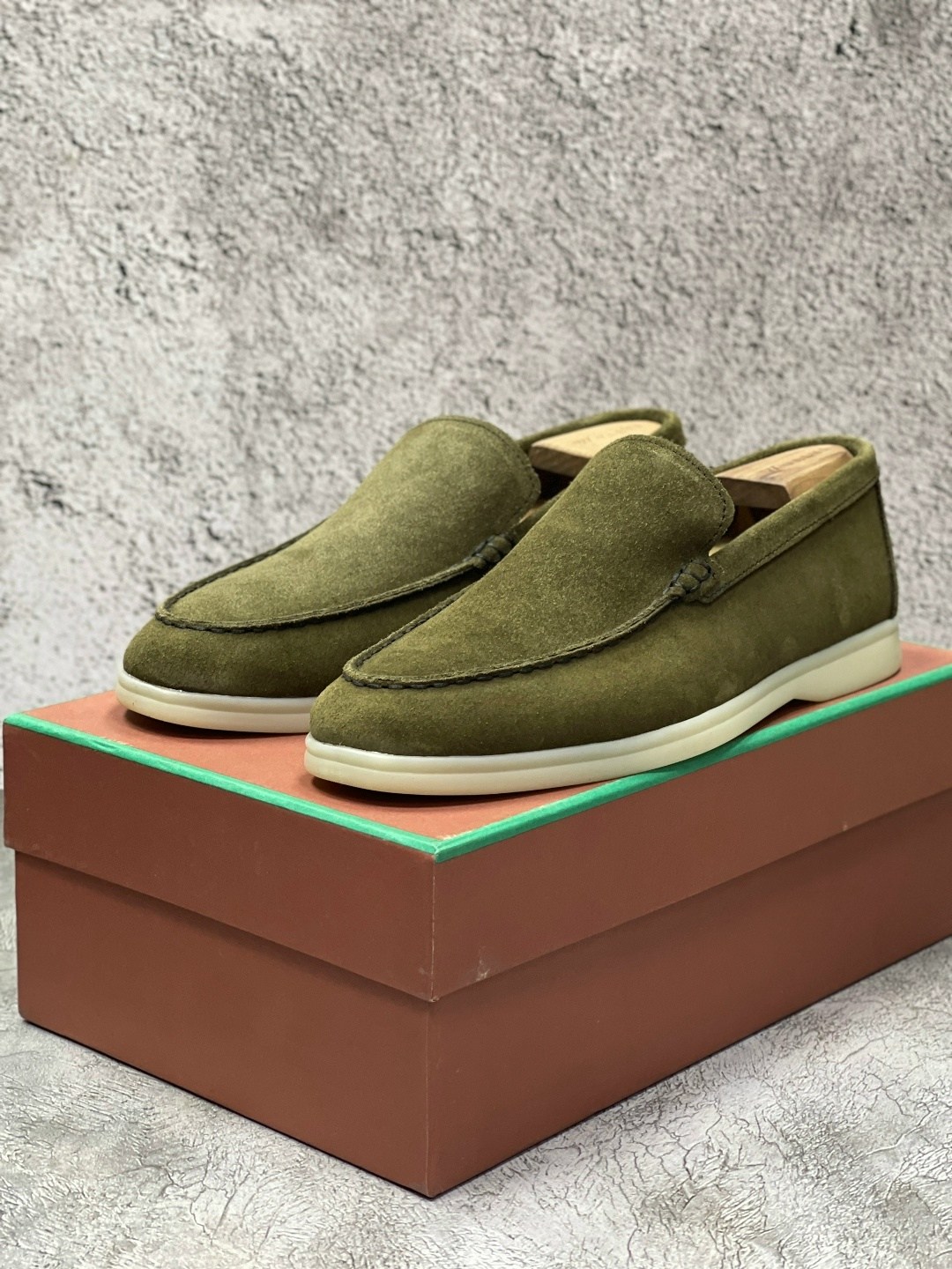 замшевые лоферы summer walk loro piana серый,лоферы мужские замшевые с белой подошвой,замшевые лоферы,мужские замшевые лоферы,loro piana лоферы
