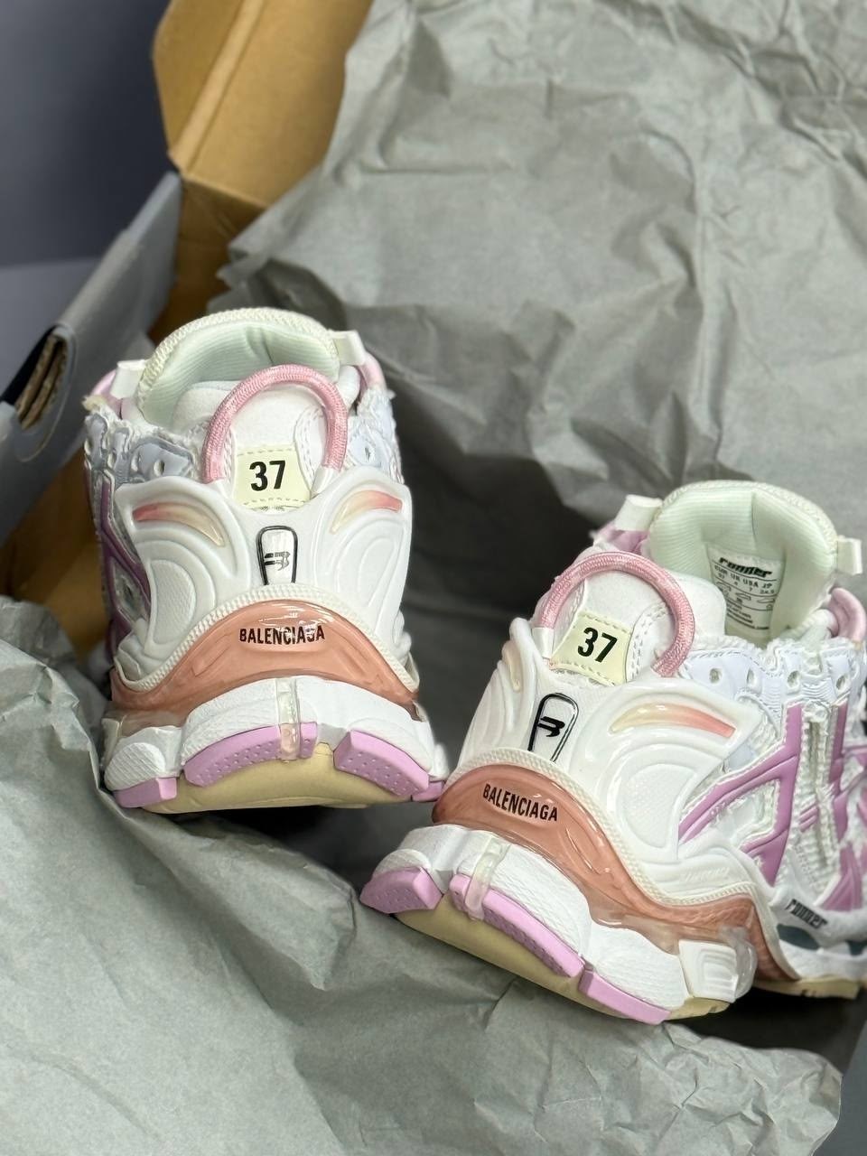 кроссовки balenciaga runner,кроссовки balenciaga,женские кроссовки balenciaga,кроссовки баленсиага runner,кроссовки balenciaga wmns runner sneaker white
