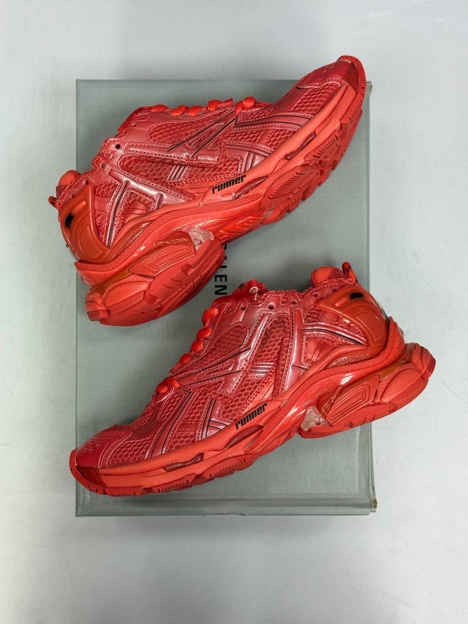 кроссовки balenciaga runner sneaker red,кроссовки balenciaga,кроссовки runner со вставками balenciaga красный,кроссовки balenciaga track 2 sneaker clear sole-red,кроссовки для бега balenciaga красный