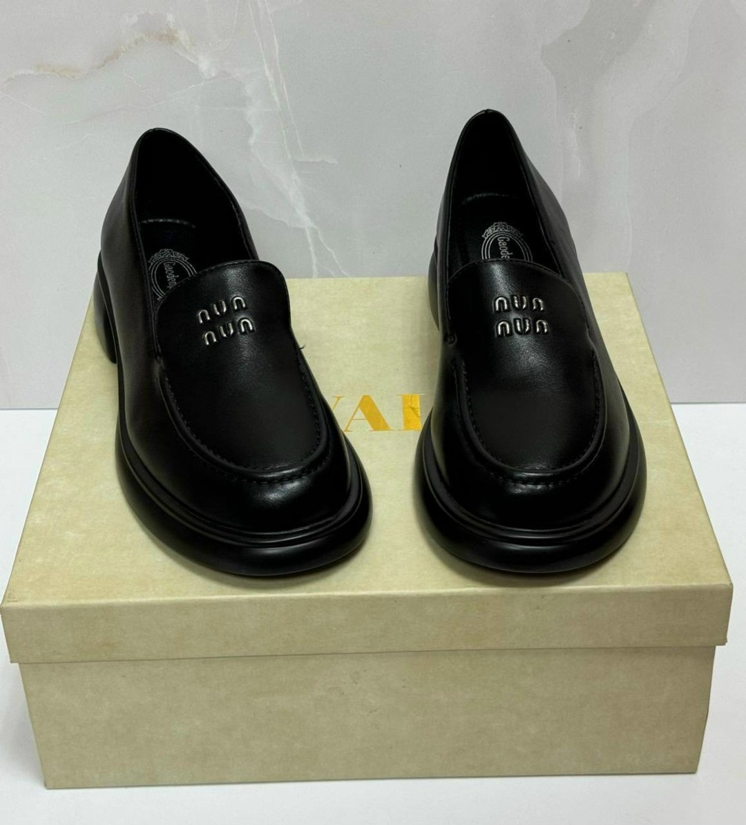,кожаные лоферы prada,лоферы prada,лоферы prada женские,лоферы кожаные