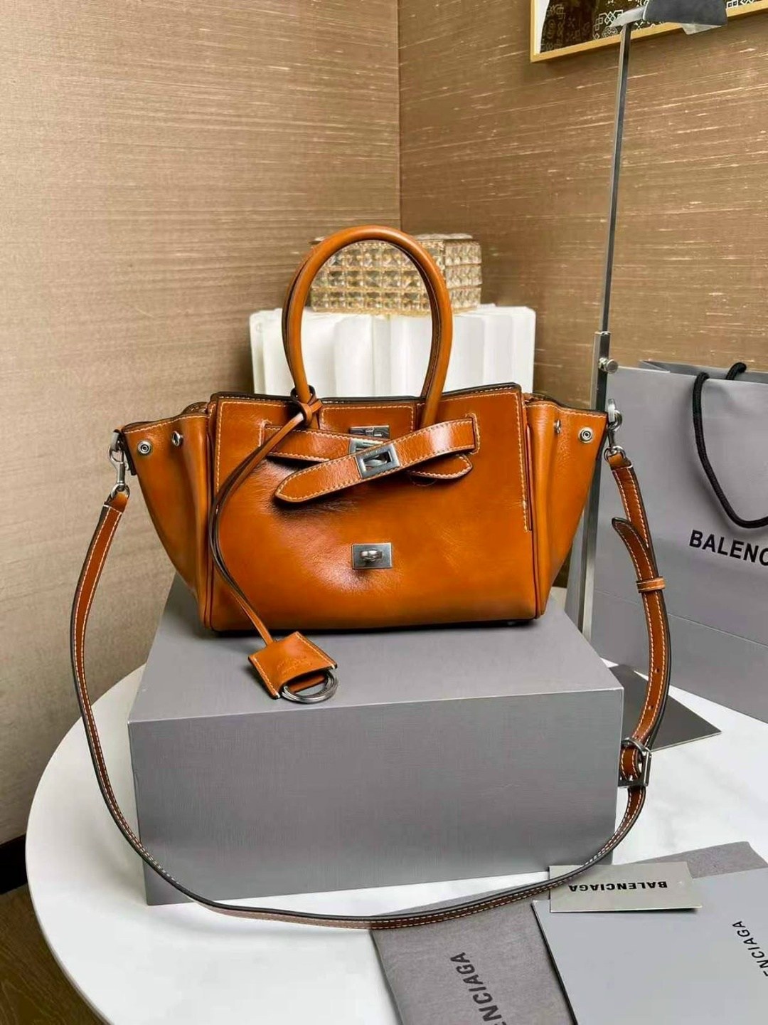 сумка balenciaga,сумка женская balenciaga,сумка,сумка balenciaga новая коллекция 2025,сумочки