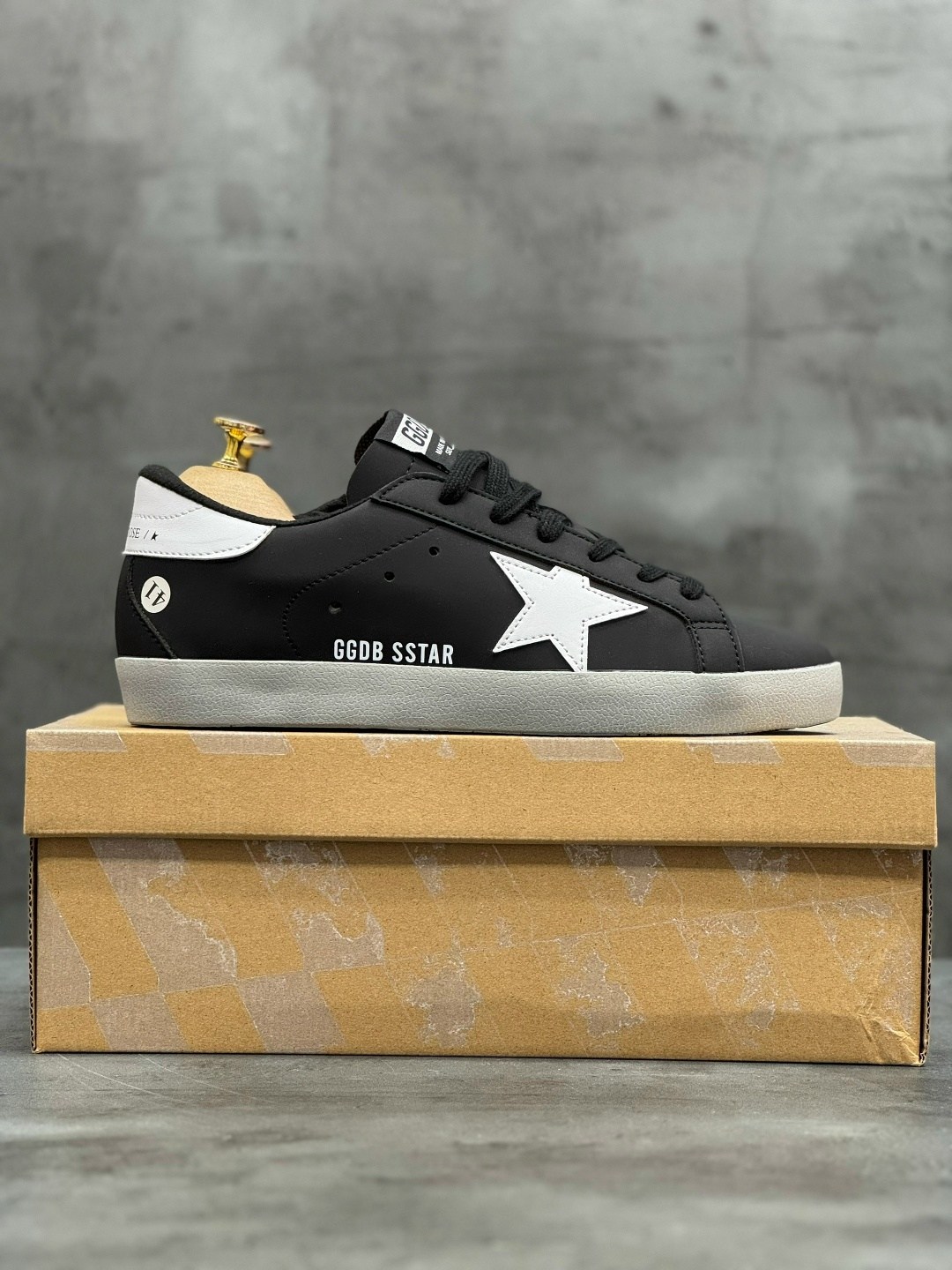golden goose кеды hi star на платформе черный,golden goose deluxe brand черные кожаные кеды superstar с белой звездой,кеды golden goose,,кроссовки