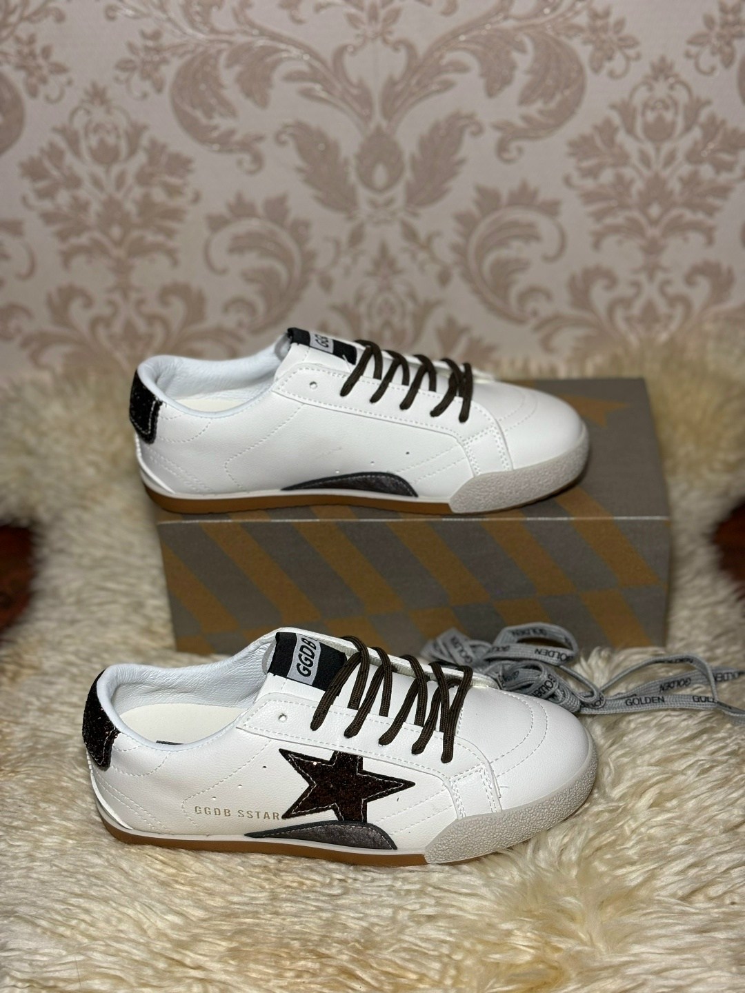 ,кеды golden goose,кроссовки golden goose,женские кожаные кроссовки golden goose super-star premium - white / black,golden goose deluxe brand кеды