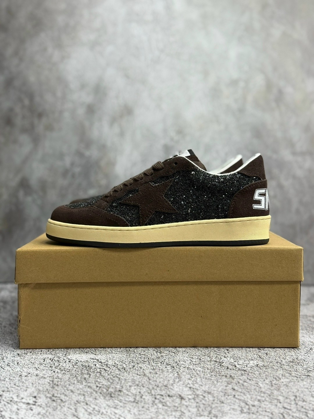 golden goose кроссовки,кроссовки golden goose ball star,коричневые кроссовки ball star golden goose anthracite silver,,кеды golden goose