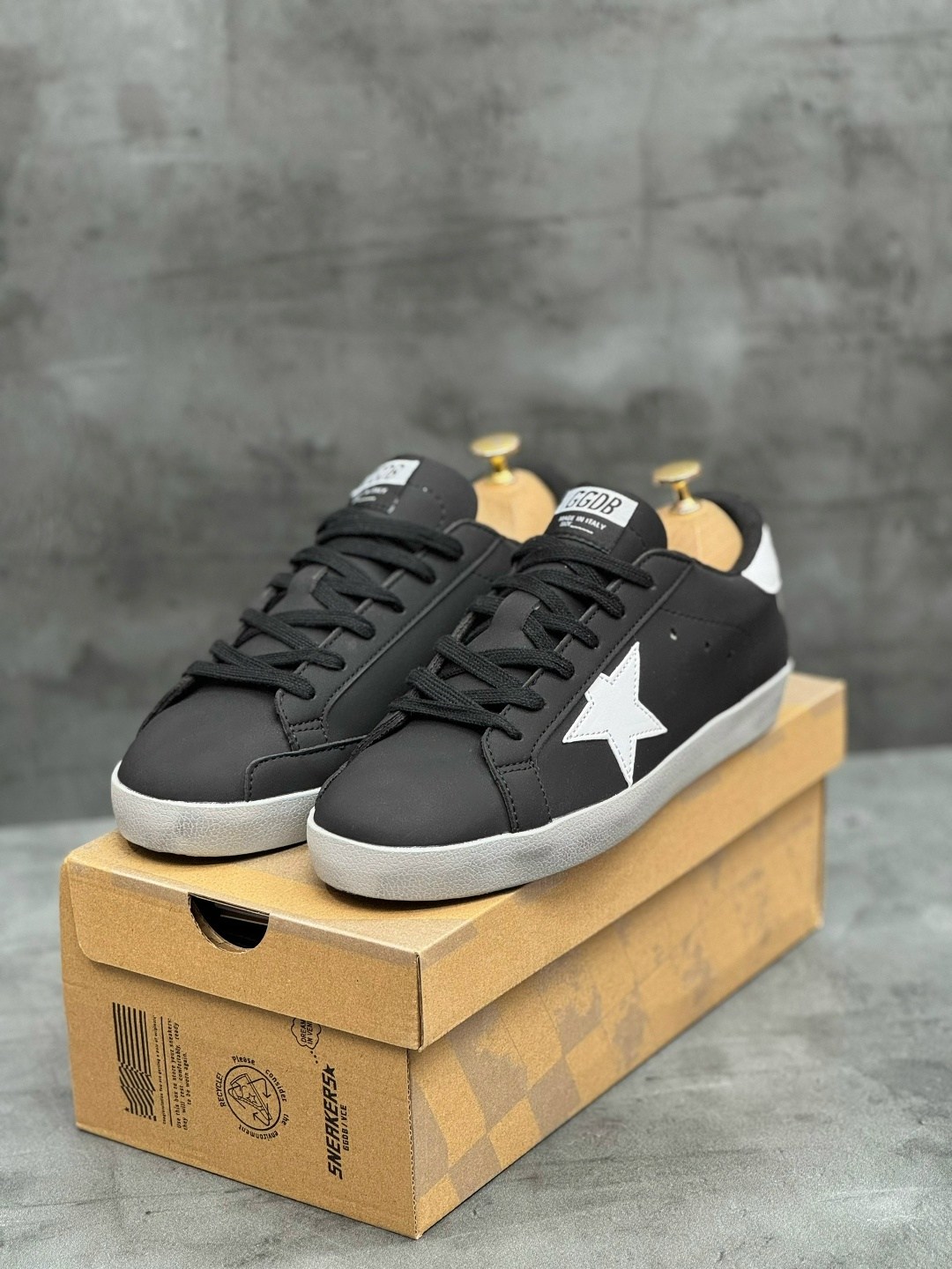 golden goose кеды hi star на платформе черный,golden goose deluxe brand черные кожаные кеды superstar с белой звездой,кеды golden goose,,кроссовки