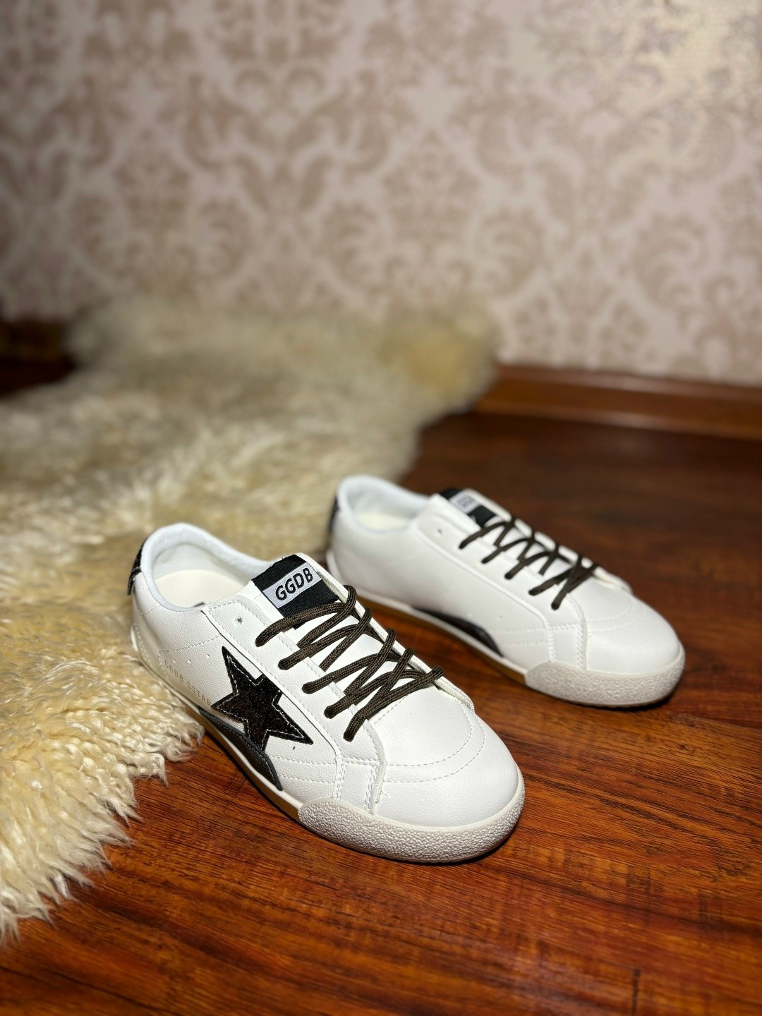 ,кеды golden goose,кроссовки golden goose,женские кожаные кроссовки golden goose super-star premium - white / black,golden goose deluxe brand кеды