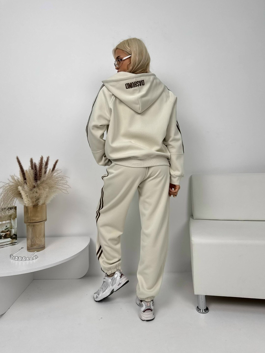 стильные костюмы,бежевый костюм,костюм спортивный,костюм теплый,спортивный костюм женский