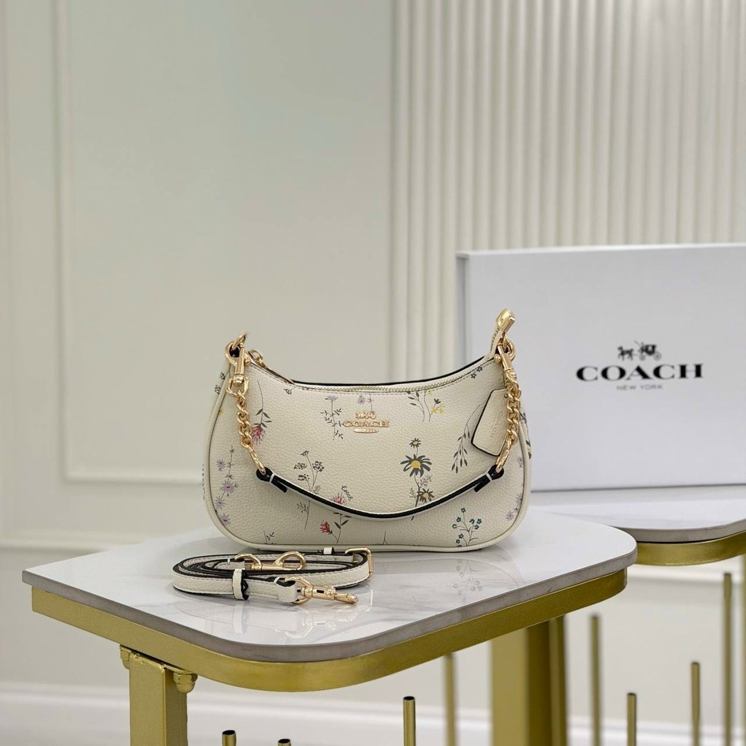 сумка coach,сумка женская coach,coach handbags,сумка,coach zip top shoulder bag with heart print