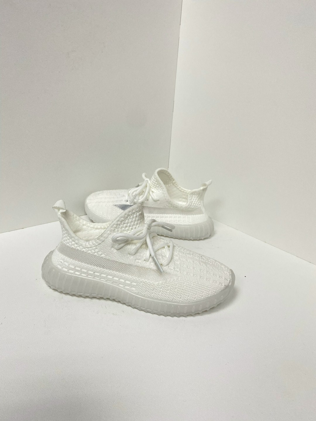 ,кроссовки adidas yeezy 350 boost v2 цвет черный,кроссовки мальчику,кроссовки женскиe,кроссовки черные