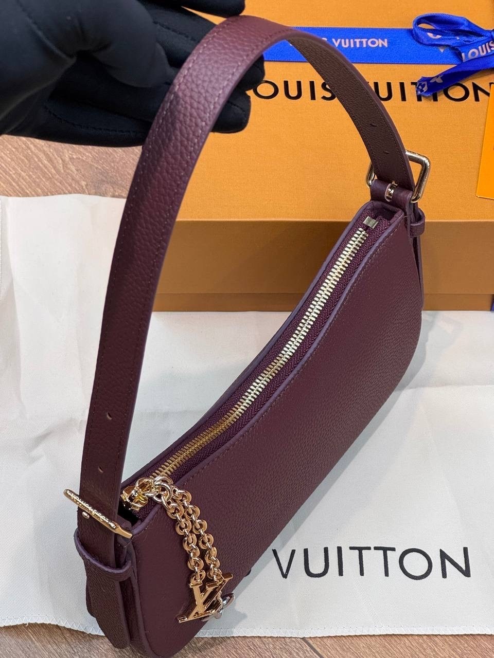 louis vuitton сумка на плечо,louis vuitton сумка,сумка женская louis vuitton,louis vuitton сумка багет,сумка через плечо louis vuitton